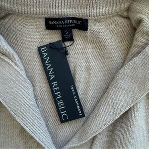 Banana Republic Beige Cashmere Sweater with Ribbed Detailing